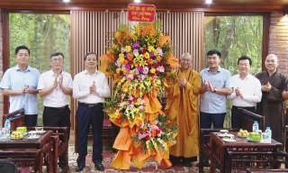 Chủ tịch UBND tỉnh Phạm Hoàng Sơn thăm, chúc mừng chùa Phật Tích nhân dịp lễ Vu Lan 2026
