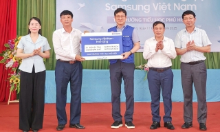 Samsung Việt Nam trao tặng 1 phòng máy tính cho Trường Tiểu học Phú Hòa