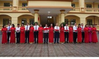 Phường Tam Sơn gắn biển công trình nhà lớp học chào mừng đại hội Đảng các cấp