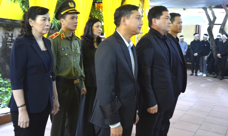  Các đồng chí lãnh đạo, nguyên lãnh đạo tỉnh Bắc Ninh viếng đồng chí Ngô Đình Loan