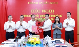 Đồng chí Đào Thanh Trường, Ủy viên Ban Thường vụ Thành ủy được bầu giữ chức Phó Chủ tịch UBND thành phố Bắc Ninh