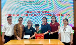 Báo và Phát thanh, Truyền hình Bắc Ninh cùng nhà tài trợ trao học bổng cho học sinh hoàn cảnh khó khăn