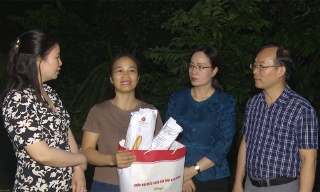 Đoàn Đại biểu Quốc hội tỉnh hỗ trợ khẩn cấp người dân xã Đồng Kỳ bị ảnh hưởng bởi mưa lũ