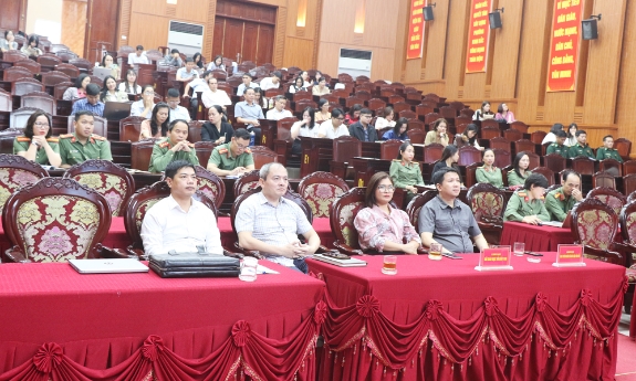 Bồi dưỡng lý luận chính trị cho cán bộ, giảng viên đại học, cao đẳng, trung cấp