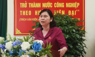 Phó Chủ tịch Thường trực HĐND tỉnh Trần Thị Hằng tiếp xúc cử tri phường Trạm Lộ