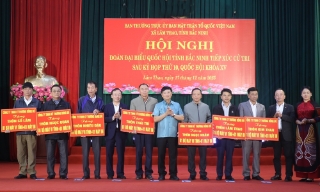 Xã Lâm Thao: Tiếp nhận máy tính, máy in và hỗ trợ đồng bào vùng lũ miền Trung, Tây Nguyên