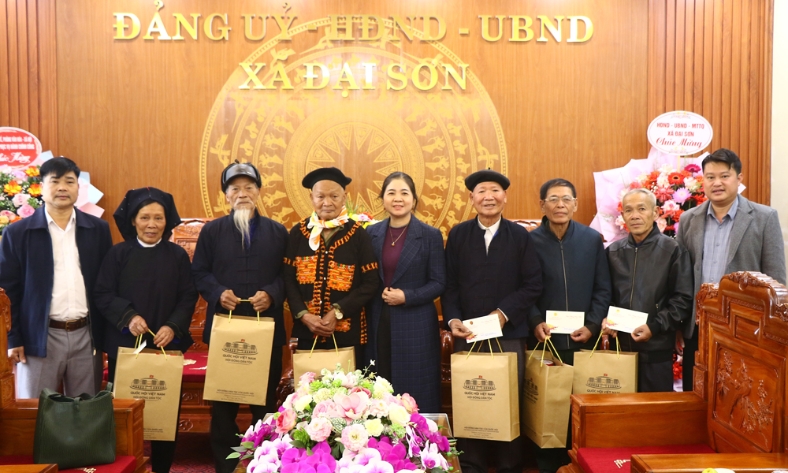  Đoàn Đại biểu Quốc hội tỉnh Bắc Ninh tặng quà Tết tại một số địa phương