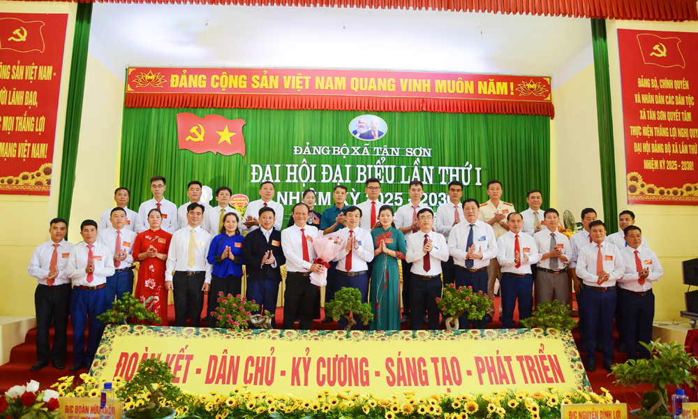  Phát huy truyền thống đoàn kết, đưa xã Tân Sơn phát triển nhanh, bền vững