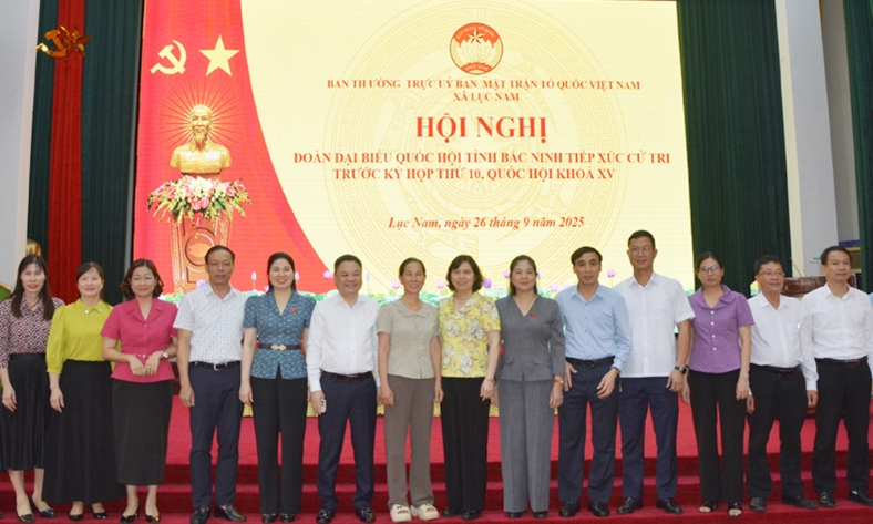  Đoàn Đại biểu Quốc hội tỉnh Bắc Ninh tiếp xúc cử tri xã Lục Nam 