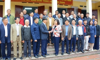 Phó Chủ tịch Thường trực HĐND tỉnh Trần Thị Hằng dự sinh hoạt Chi bộ thôn Thanh Lương