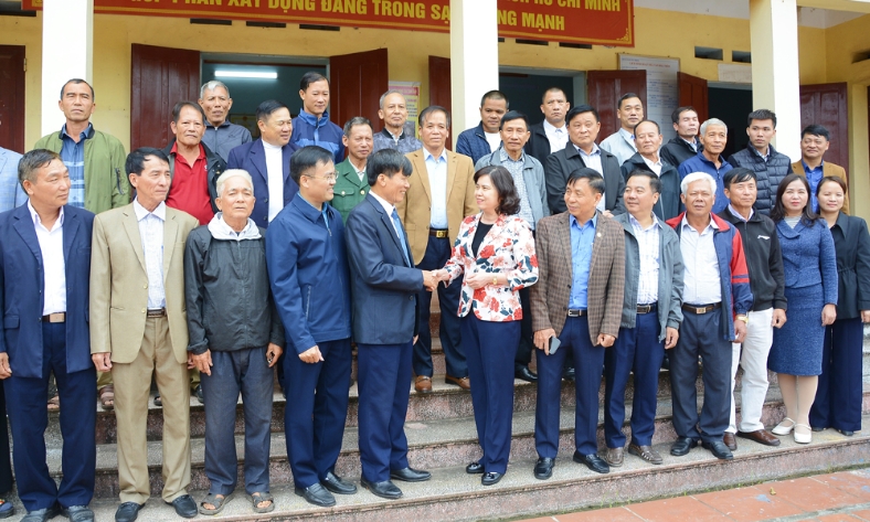  Phó Chủ tịch Thường trực HĐND tỉnh Trần Thị Hằng dự sinh hoạt Chi bộ thôn Thanh Lương