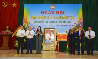 Phó Trưởng Đoàn ĐBQH tỉnh Trần Thị Vân dự Ngày hội Đại đoàn kết toàn dân tộc tại xã Chi Lăng