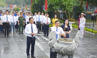 Bắc Ninh: Các đồng chí lãnh đạo tỉnh dâng hương tưởng nhớ Tổng Bí thư Nguyễn Văn Cừ
