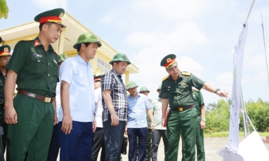  Bí thư Tỉnh ủy Nguyễn Hồng Thái kiểm tra doanh trại, thao trường Trung đoàn BB833