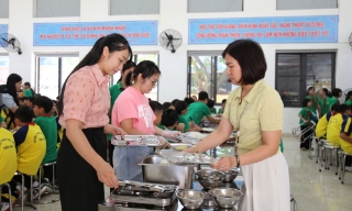 Bắc Ninh: Phụ huynh, học sinh phấn khởi khi các trường học mở lại bếp ăn bán trú
