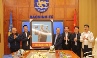 Phó Chủ tịch Thường trực UBND tỉnh Mai Sơn thăm và làm việc với Công ty Cổ phần Bóng đá Bắc Ninh