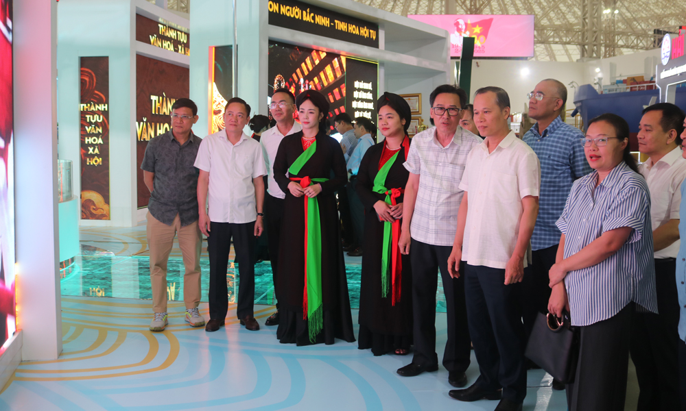  Phó Chủ tịch Thường trực UBND tỉnh Mai Sơn kiểm tra tiến độ triển khai không gian trưng bày tỉnh Bắc Ninh tại Triển lãm 80 năm thành tựu đất nước