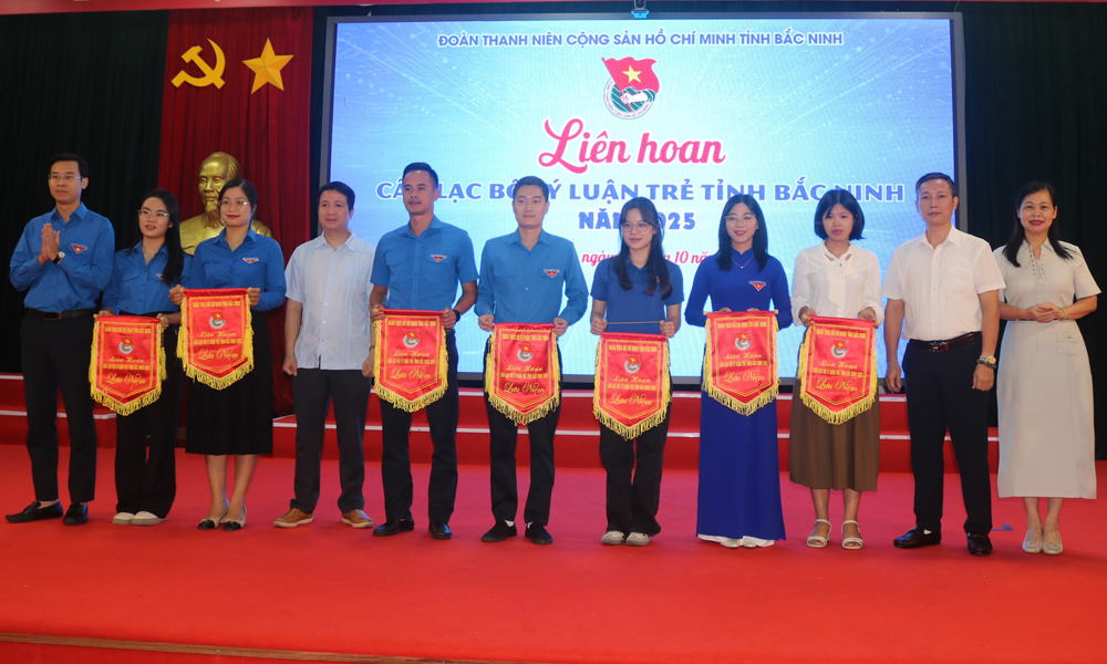  Trường Cao đẳng Công nghệ Việt - Hàn Bắc Giang đạt giải Nhất Liên hoan Câu lạc bộ Lý luận trẻ 