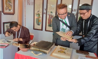 Trình diễn, quảng bá tranh dân gian Đông Hồ tại Diễn đàn hợp tác địa phương Việt - Nhật 