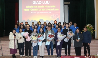 Sinh viên Trường Cao đẳng Sư phạm Bắc Ninh giao lưu với ê-kíp làm phim "Thanh âm vượt đại dương"