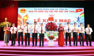 Chủ tịch Ủy ban MTTQ tỉnh Nguyễn Thị Hà dự Đại hội Thể dục Thể thao xã Tiên Du 