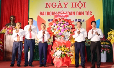  Phó Chủ tịch HĐND tỉnh Nghiêm Xuân Hưởng dự Ngày hội Đại đoàn kết toàn dân tộc tại thôn Huề Đông (xã Đại Lai)