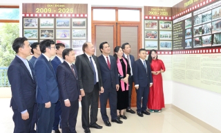 Phó Chủ tịch UBND tỉnh Lê Xuân Lợi thăm, làm việc tại Trường Trung học phổ thông Từ Sơn