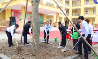 Phó Chủ tịch Thường trực UBND tỉnh Mai Sơn dự lễ phát động Tết trồng cây tại phường Ninh Xá