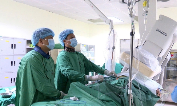 Cứu sống bệnh nhân nhồi máu cơ tim cấp hiếm gặp