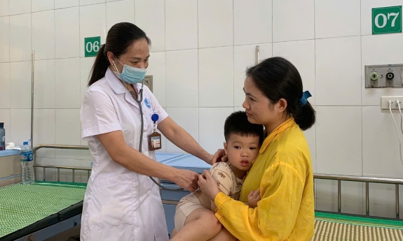 Nắng nóng làm tăng bệnh hô hấp ở trẻ em, đột quỵ ở người cao tuổi