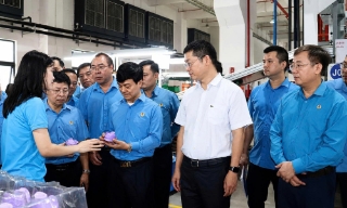 Đoàn cán bộ Công đoàn chủ chốt khảo sát thực tế tại Công ty Cayi Technology Việt Nam