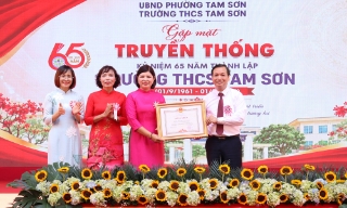 Gặp mặt các thế hệ thầy, trò kỷ niệm 65 năm thành lập Trường Trung học cơ sở Tam Sơn