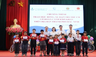 Bắc Ninh: Trao 490 suất học bổng, xe đạp cho học sinh có hoàn cảnh khó khăn