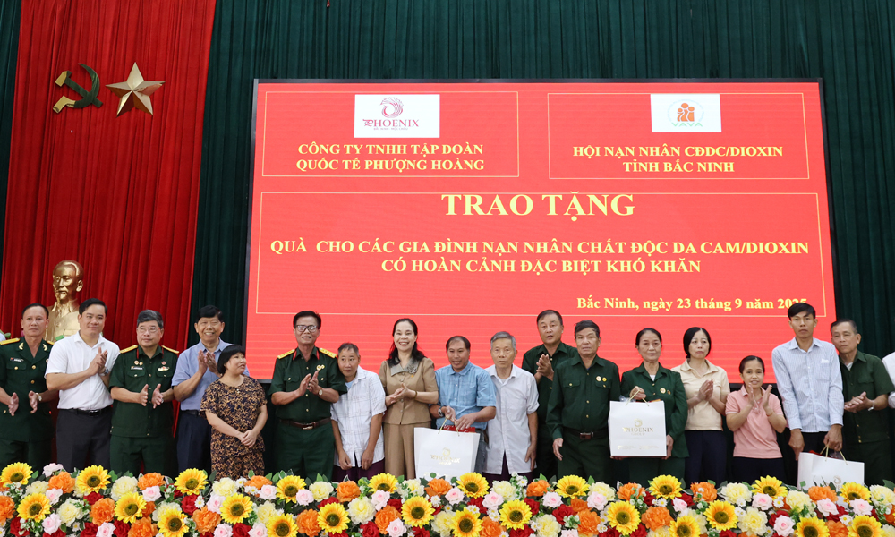  Bắc Ninh: Trao quà cho các gia đình nạn nhân da cam/dioxin có hoàn cảnh đặc biệt khó khăn