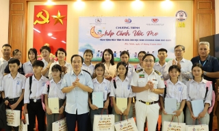 Nhiều phần quà hỗ trợ trẻ em có hoàn cảnh khó khăn