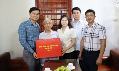  Phó Chủ tịch HĐND tỉnh Bắc Ninh Lâm Thị Hương Thành thăm, tặng quà người có công tại xã Ngọc Thiện và Quang Trung