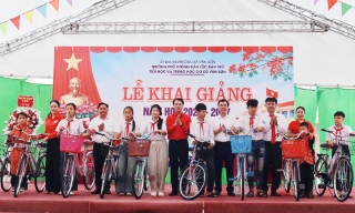 Hội Chữ thập đỏ Bắc Ninh trao 146 triệu đồng hỗ trợ người dân và học sinh nghèo