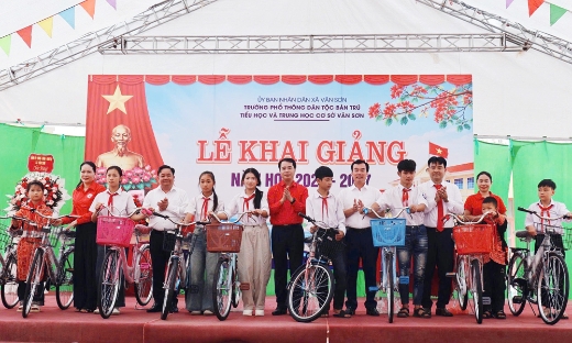 Hội Chữ thập đỏ Bắc Ninh trao 146 triệu đồng hỗ trợ người dân và học sinh nghèo