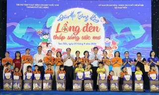 Thiếu nhi Tam Tiến rộn ràng đón Tết Trung thu 