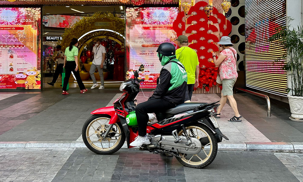 Người trẻ trốn Tết