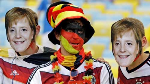 Thủ tướng Merkel được coi như "thần may mắn" của tuyển Đức 
